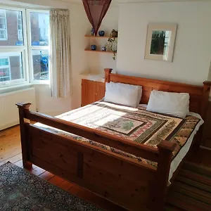 https://spacious-2-bed-maisonette-near-town-that-sleeps-6.brighton-hotels-england.com