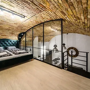 Spacious Loft In The Heart Of Downtown Apartment