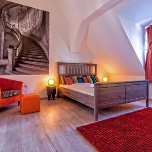 Luxury Paulay Street Apartment